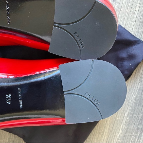 NWT Prada Red Patten Leather Ballet Flats Rounded Toe Gold Buckle Size 41.5 - Picture 7 of 14